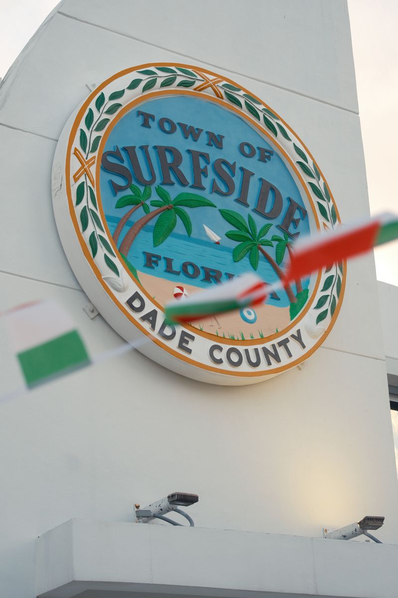 Town of Surfside seal with Italian flags